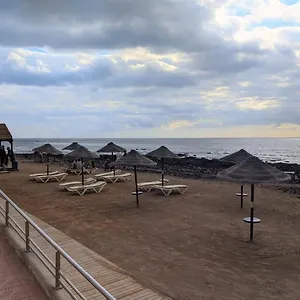 https://espacioso-apartamento-de-2-dormitorios.in-canary-islands.com